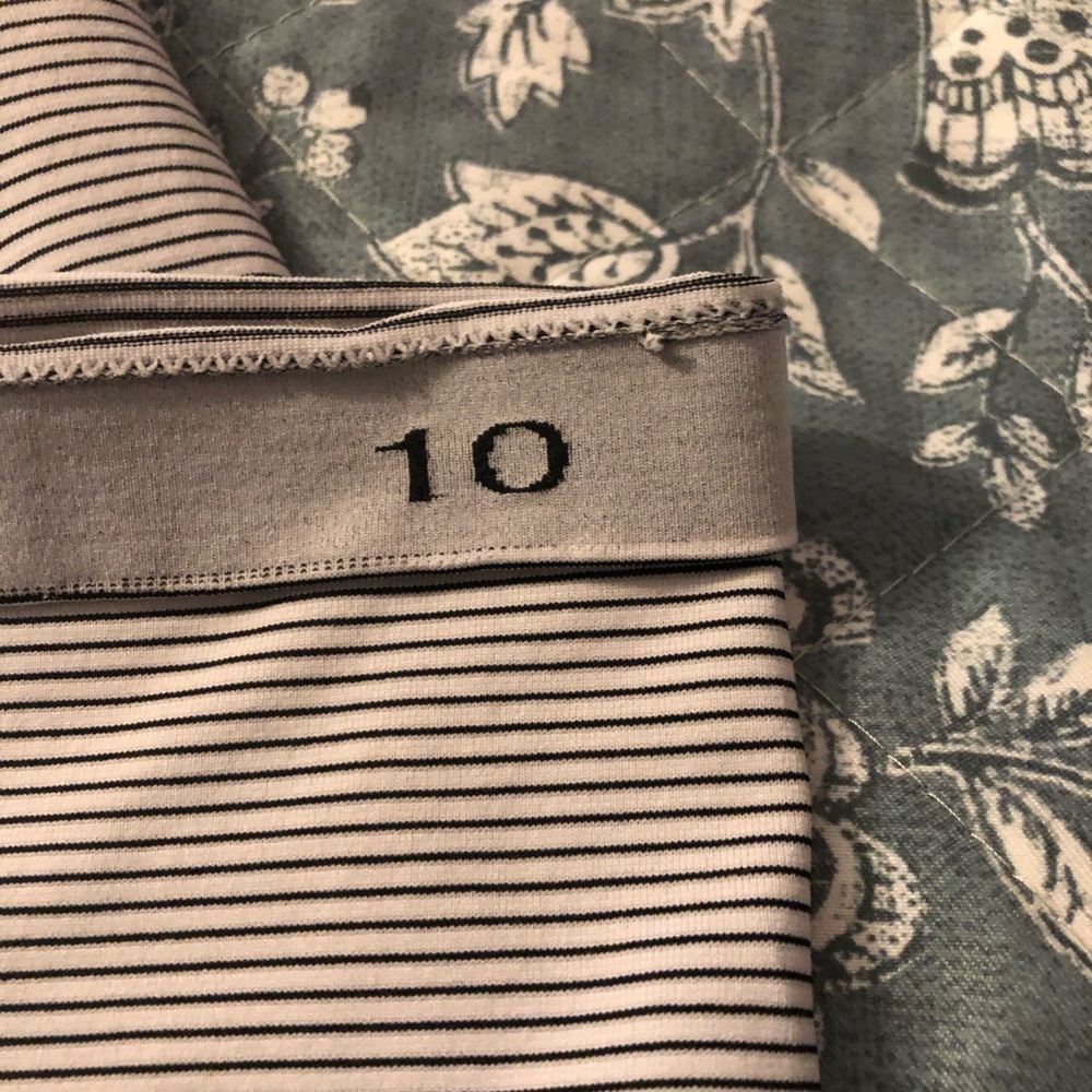 EUC Lululemon Swiftly Tech Striped Short Sleeve Athletic Top 10 - Picture 3 of 11